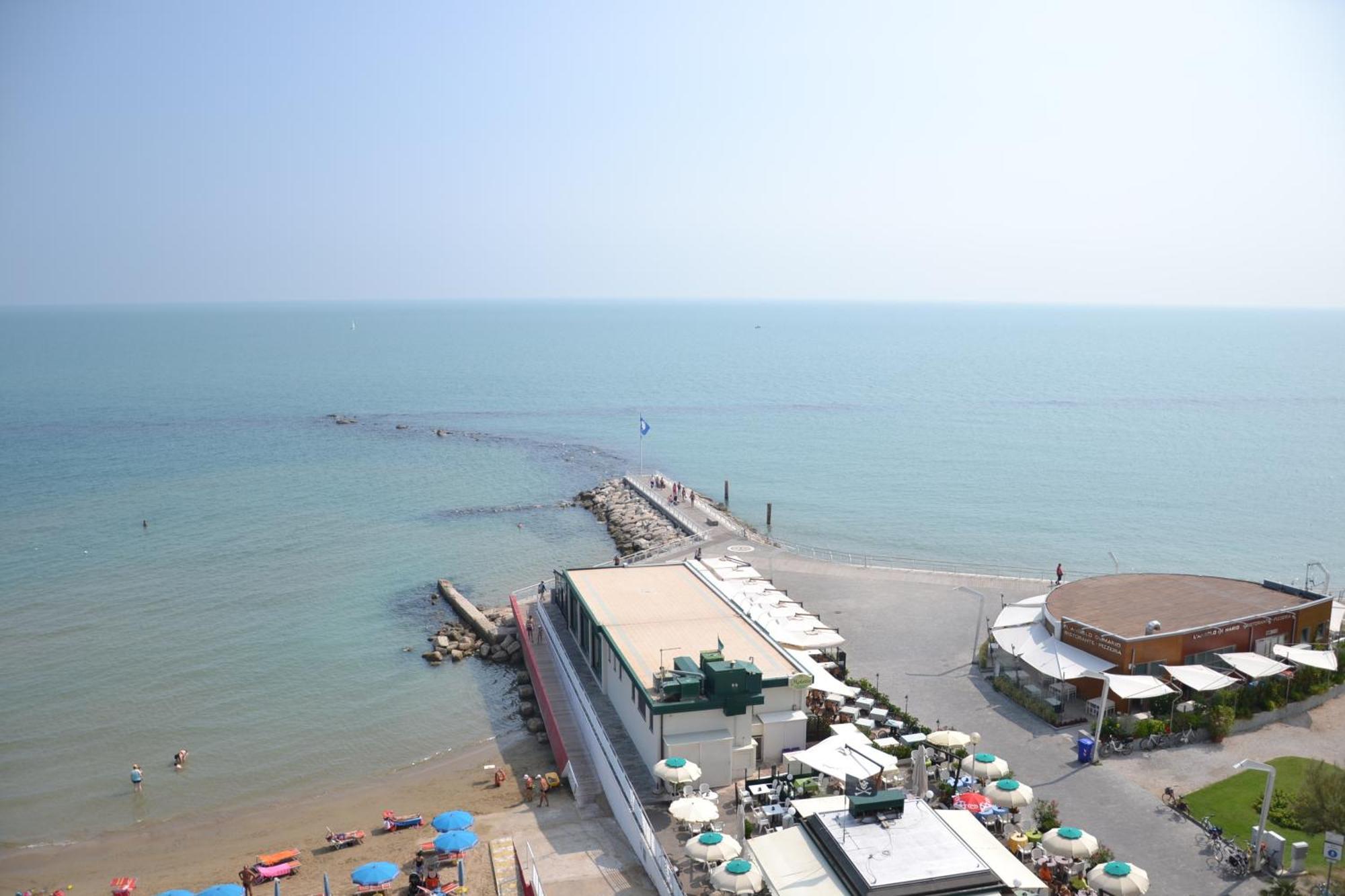 Perticari Hotel Песаро Екстериор снимка