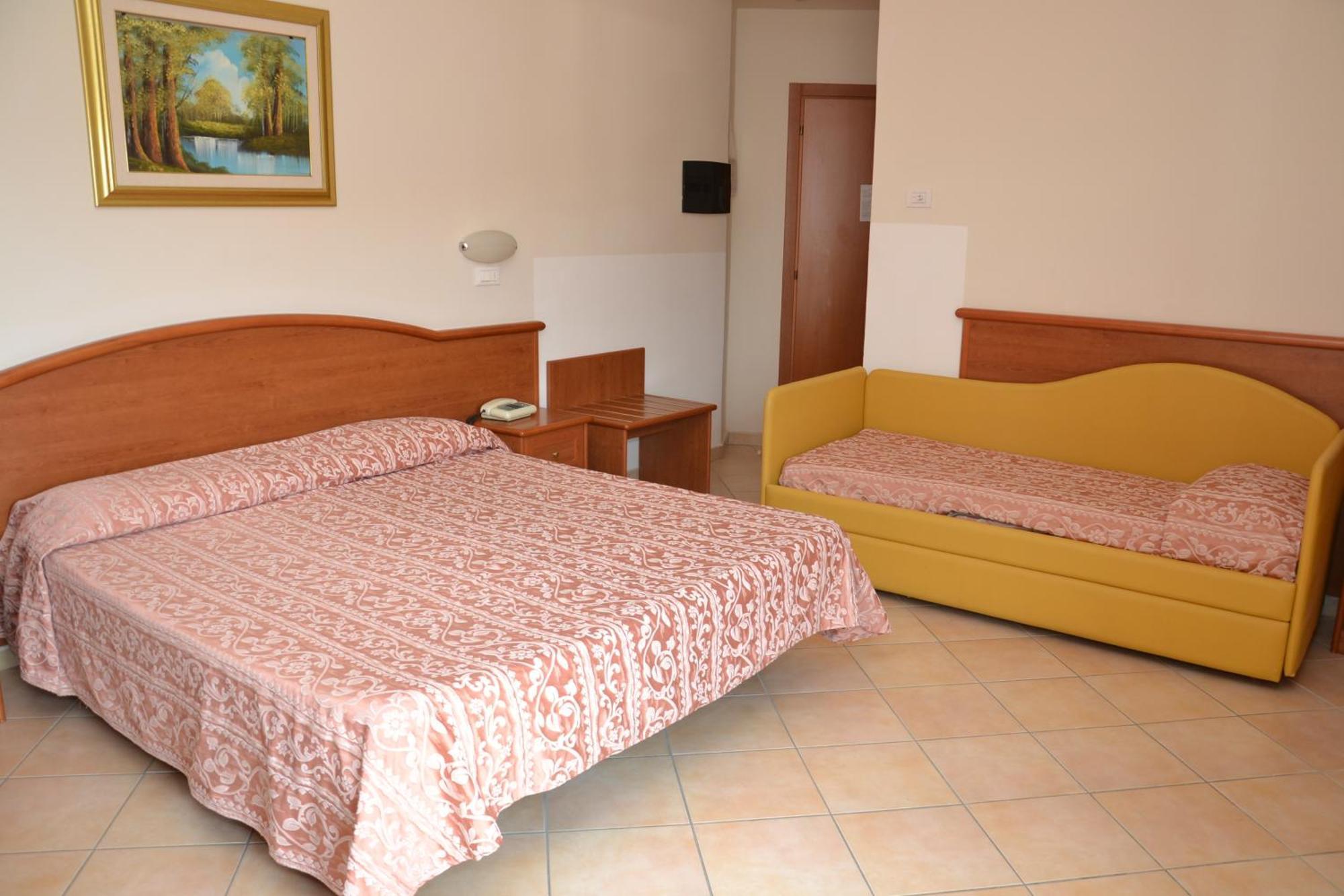 Perticari Hotel Песаро Екстериор снимка