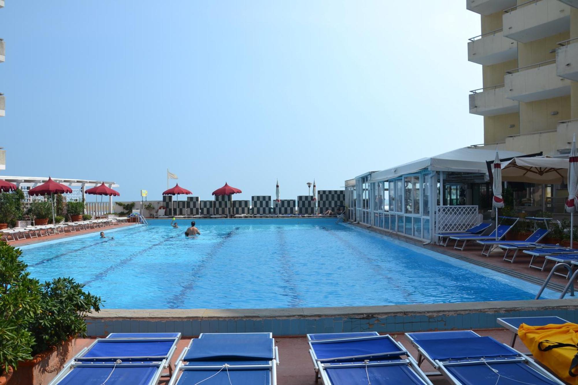 Perticari Hotel Песаро Екстериор снимка