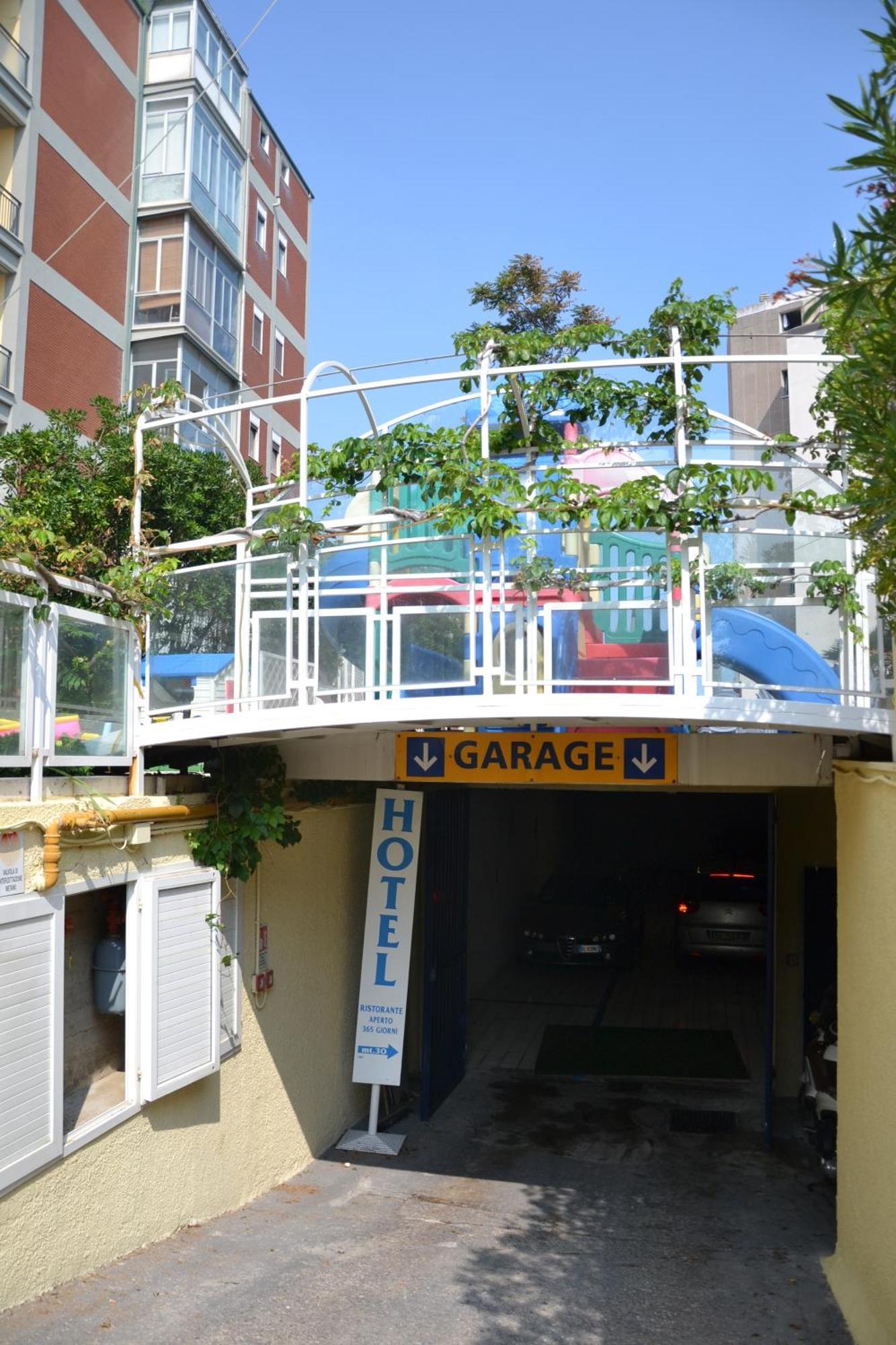 Perticari Hotel Песаро Екстериор снимка