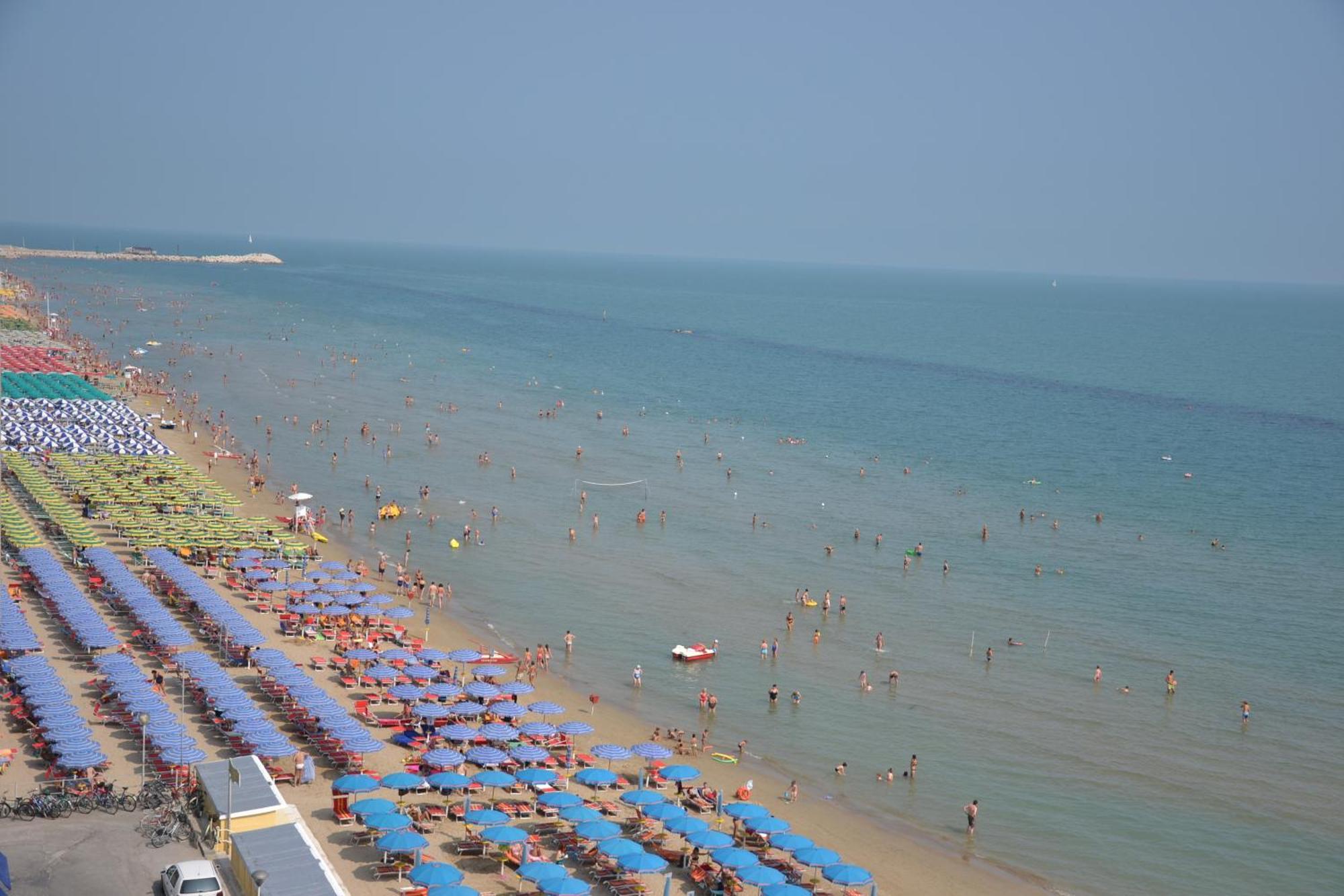 Perticari Hotel Песаро Екстериор снимка