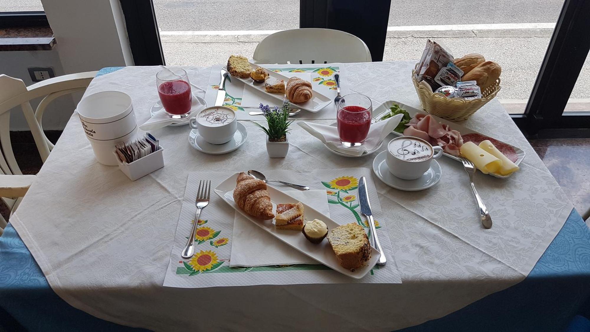 Perticari Hotel Песаро Екстериор снимка
