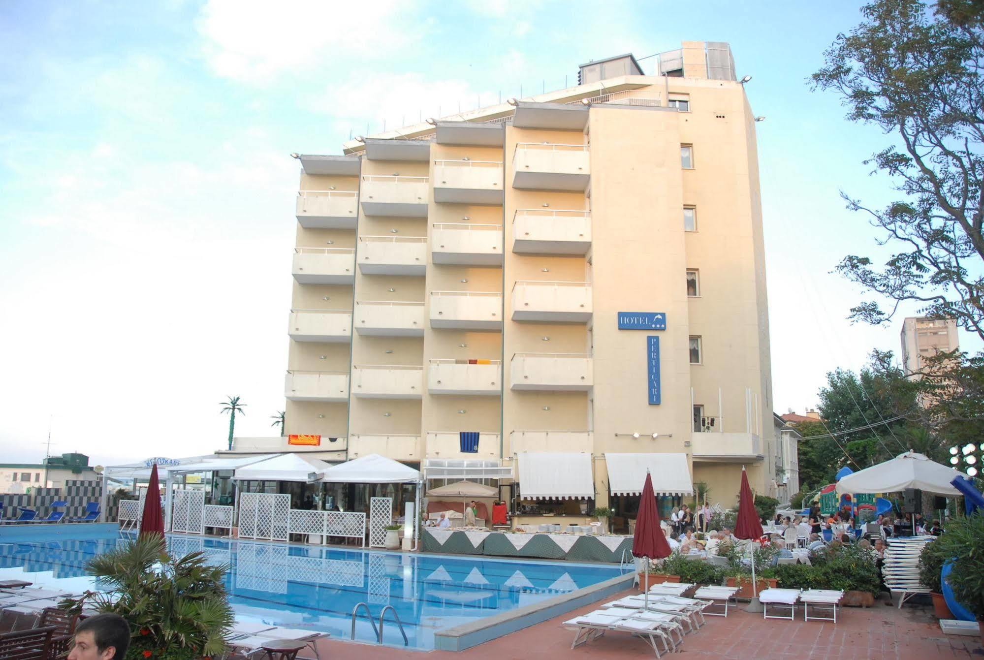 Perticari Hotel Песаро Екстериор снимка