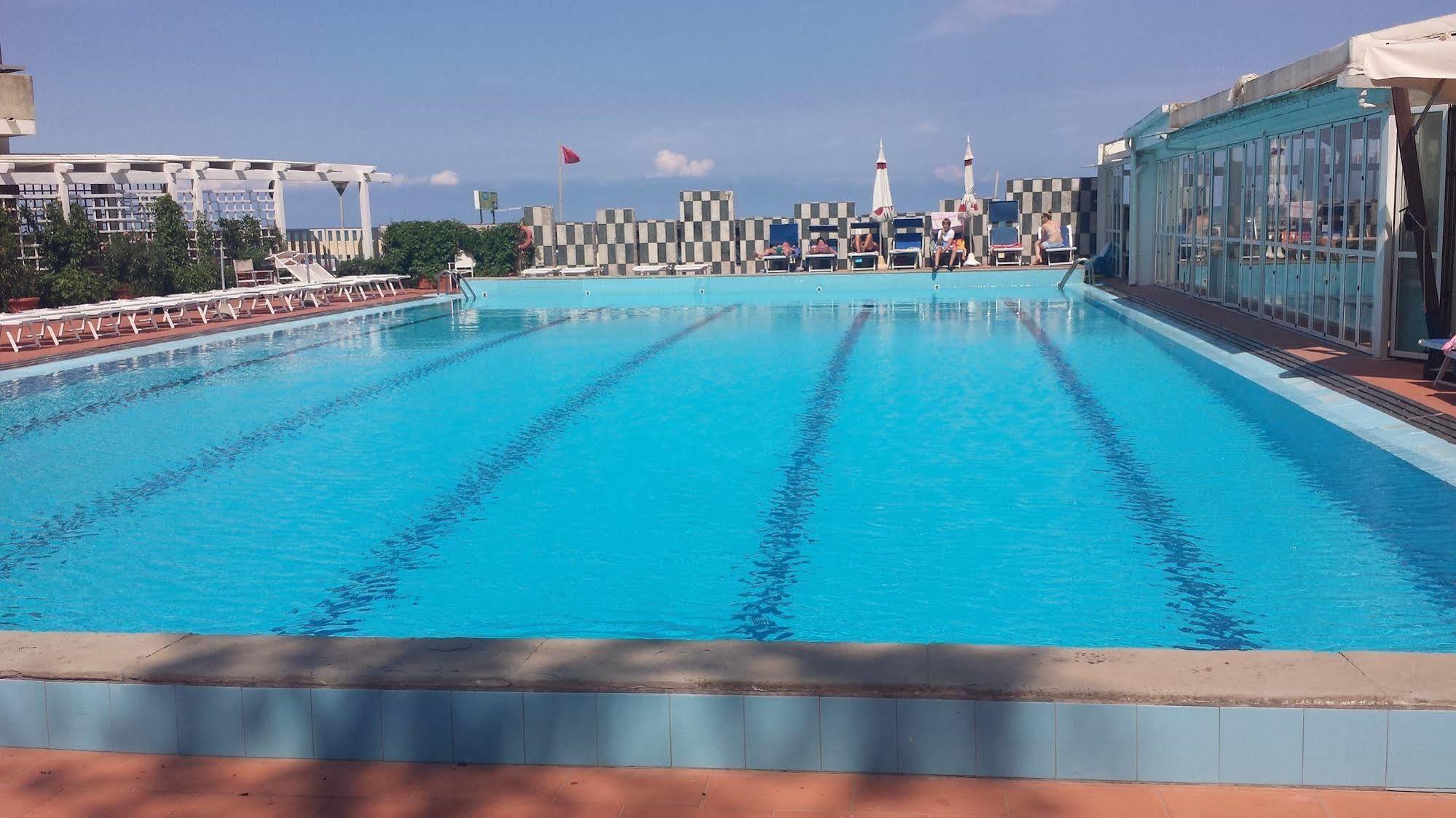 Perticari Hotel Песаро Екстериор снимка