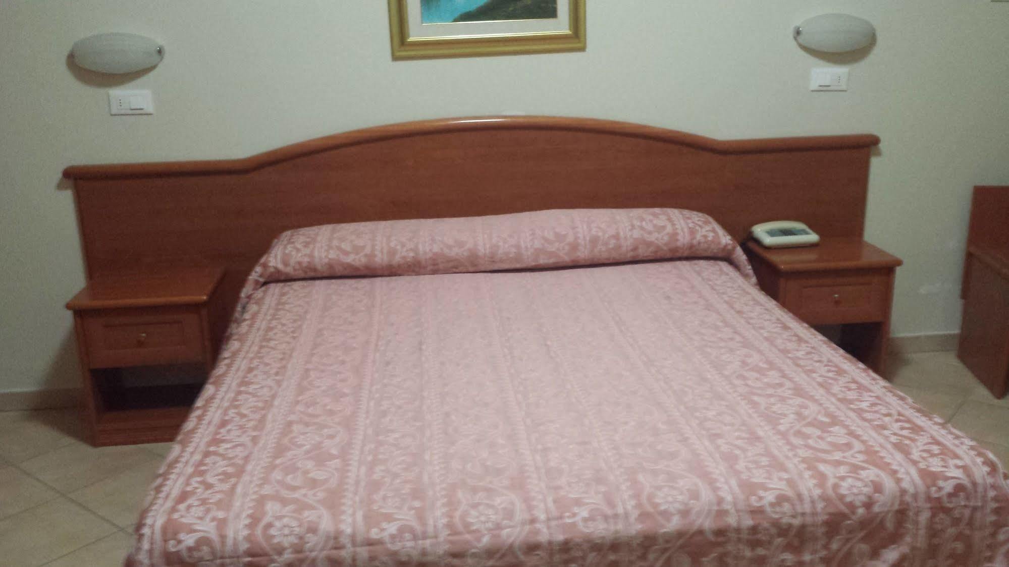 Perticari Hotel Песаро Екстериор снимка