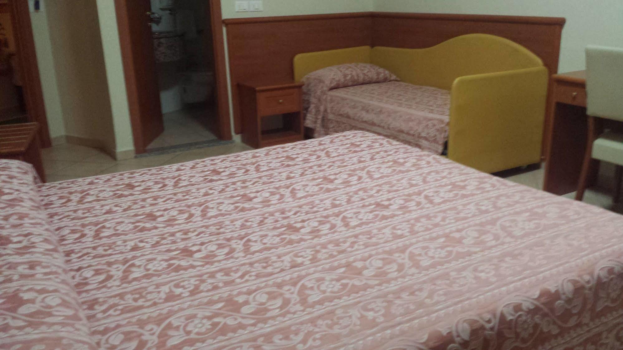 Perticari Hotel Песаро Екстериор снимка